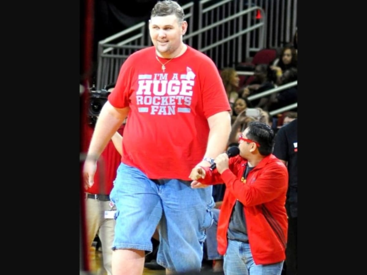 America's Tallest Man Dines with World's Tallest Man