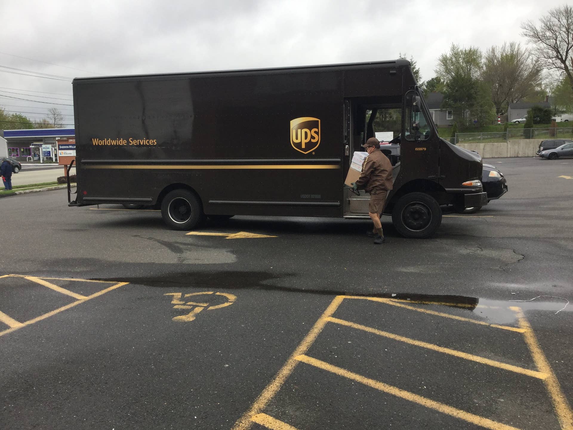 UPS hiring 3,300 seasonal workers in Minneapolis for the holidays - Bring  Me The News