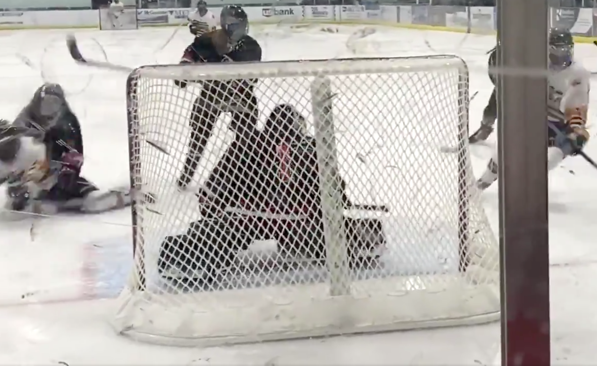 8th Grader Makes 92 Saves In Minnesota High School Hockey Game Bring Me The News