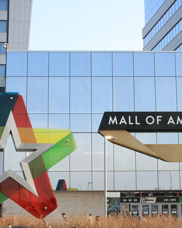 Mall of America exterior Tyler Vigen Wikimedia COmmons