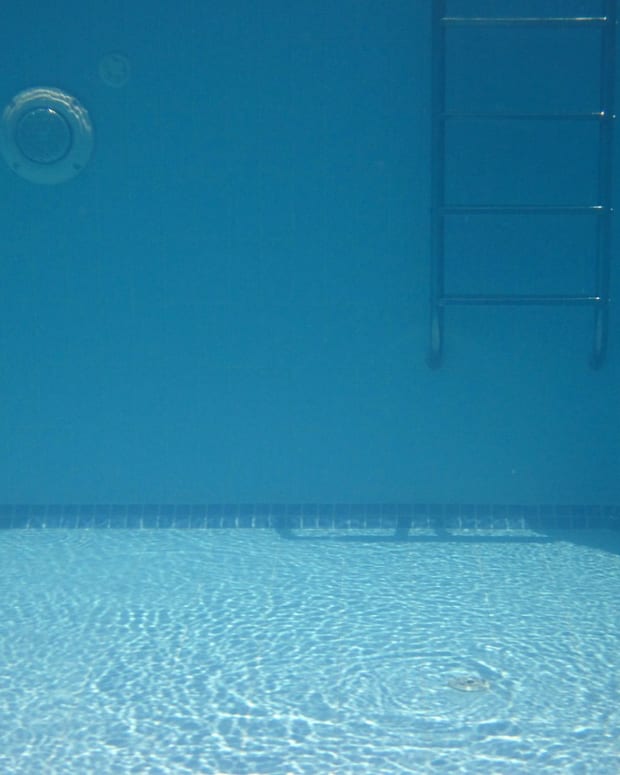 Pixabay - pool ladder water