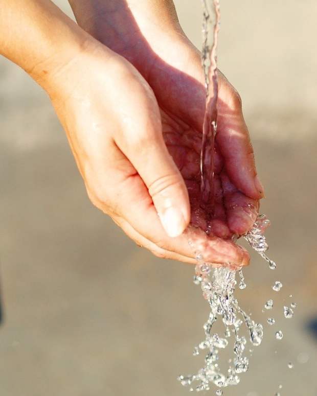 Pixabay - water hands stream CROP