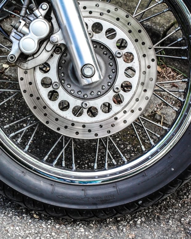 Motorcycle wheel and tire