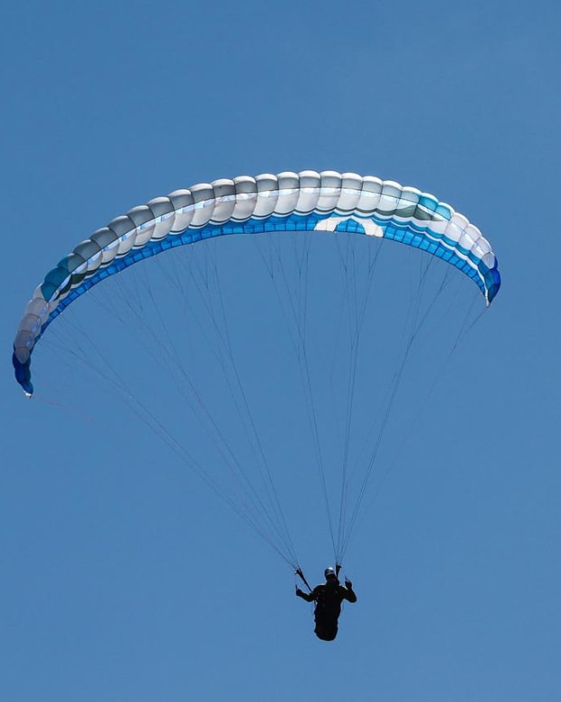 paraglider-4252184_1280