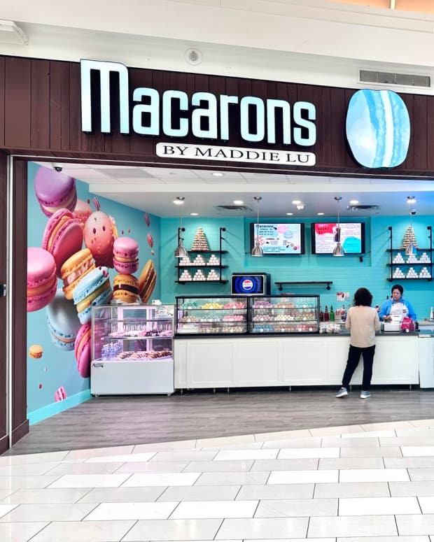 Macarons by Maddie Lu