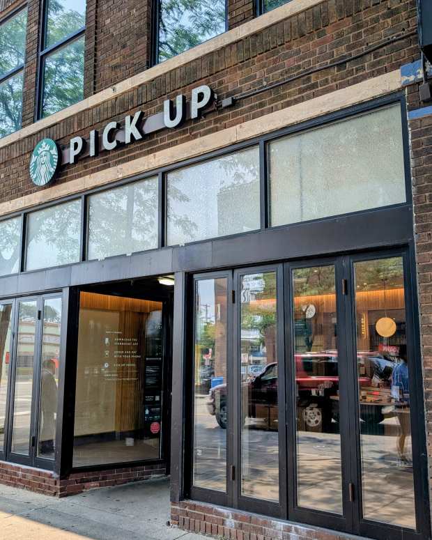 Starbucks Pick Up on Nicollet Avenue