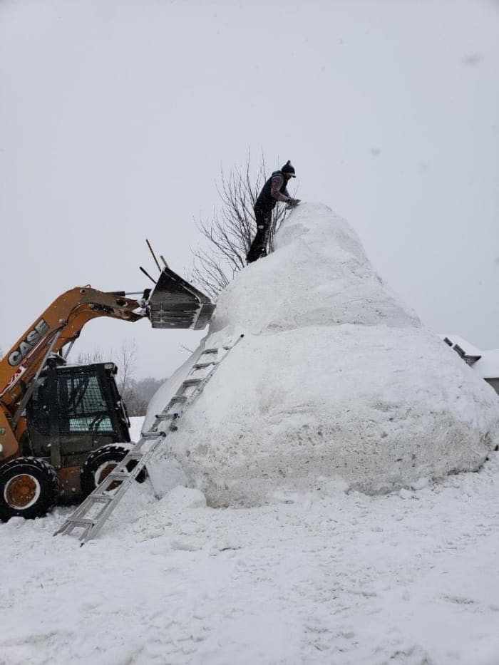 Buffalo Man Again Builds Giant Snowman In Front Yard Bring Me The News