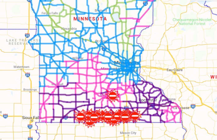 The pink and blue mean roads are completely covered (pink) or partially covered (blue) in snow.