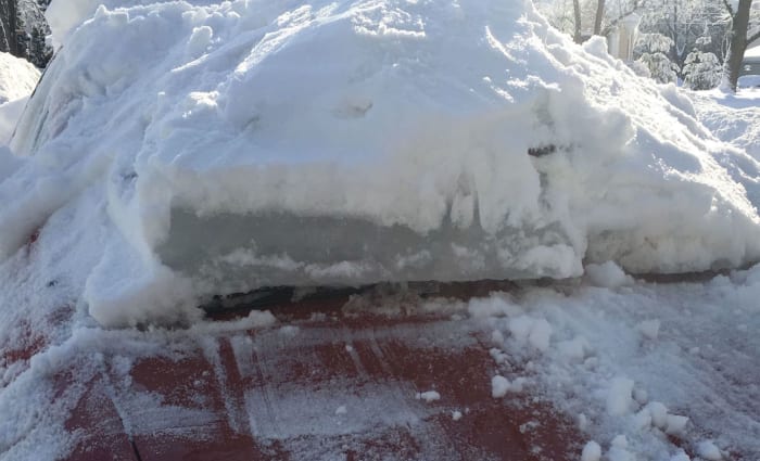 Huge chunk of ice falls from roof, destroys my car - Bring Me The News