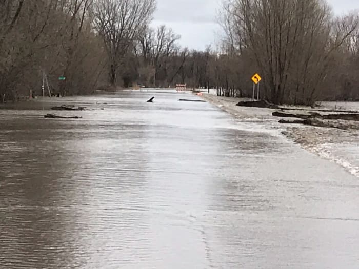 Henderson forced to put up flood wall once again after rain, snow melt ...