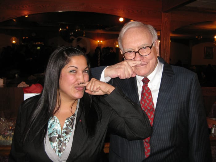 Warren Buffett shares a fun moment at Fisher College of Business, Photo by Aaron Friedman, Flickr
