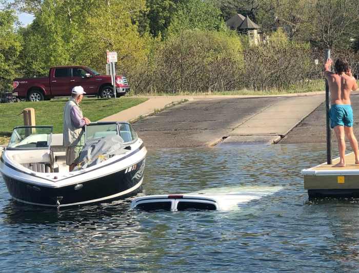 Watch Boat's throttle gets stuck, crashes into launch on Lake