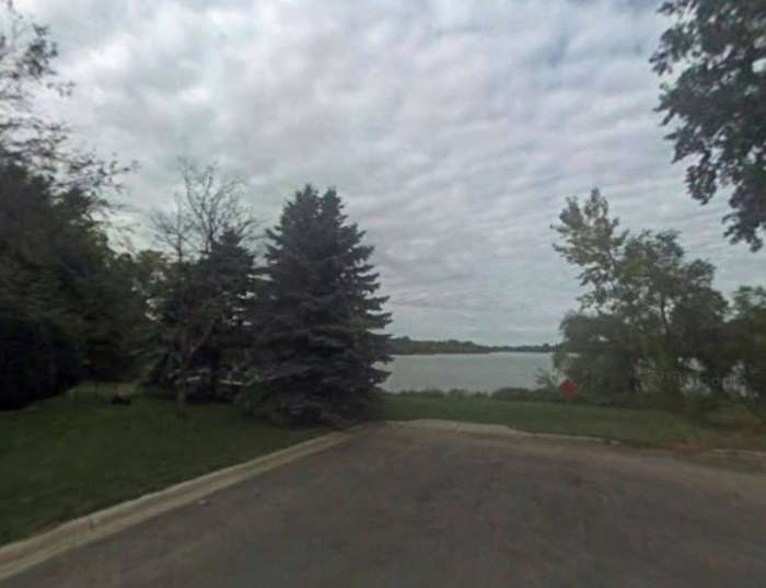 Teenage runaways flee deputy in stolen vehicle, 1 jumps in a lake