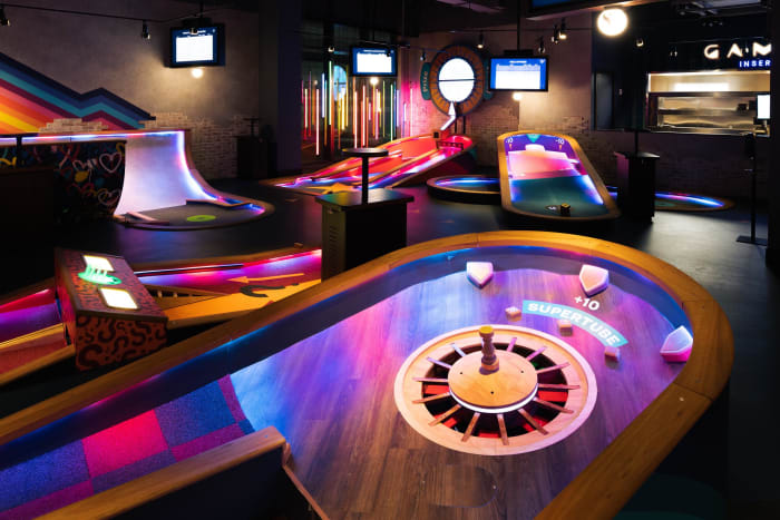 'High-tech' mini golf bar Puttshack opens in Edina on Wednesday - Bring ...