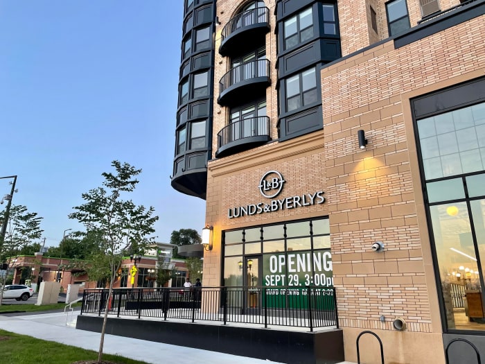 The new Lunds & Byerlys in the Highland Park neighborhood of St. Paul, Minn. Photo by Christine Schuster | Bring Me The News.