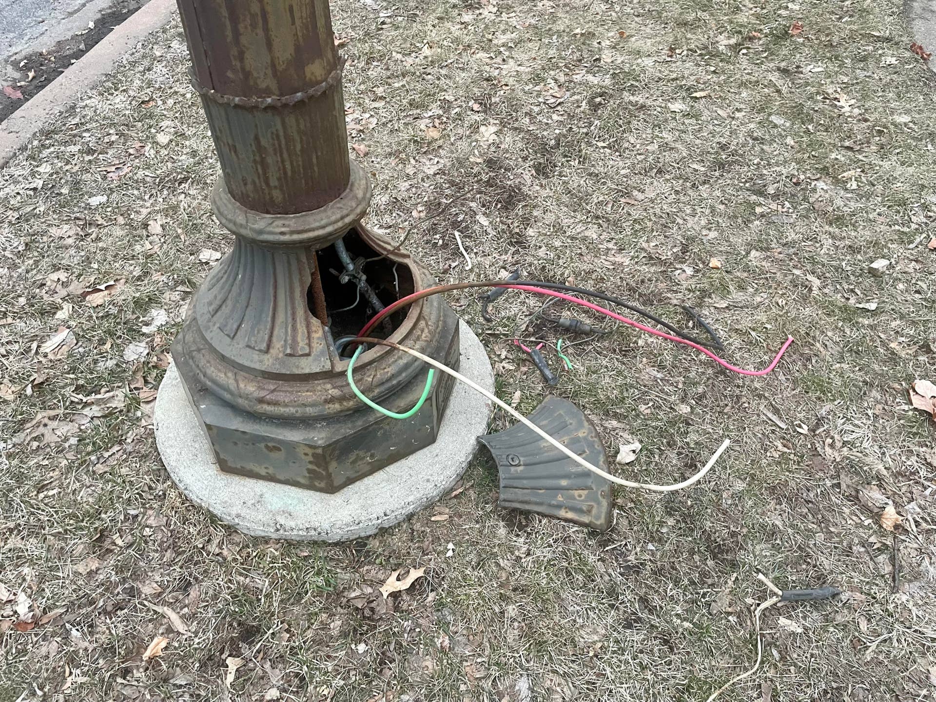 Gutted lamp posts prompt copper wire theft bill in Minnesota ...