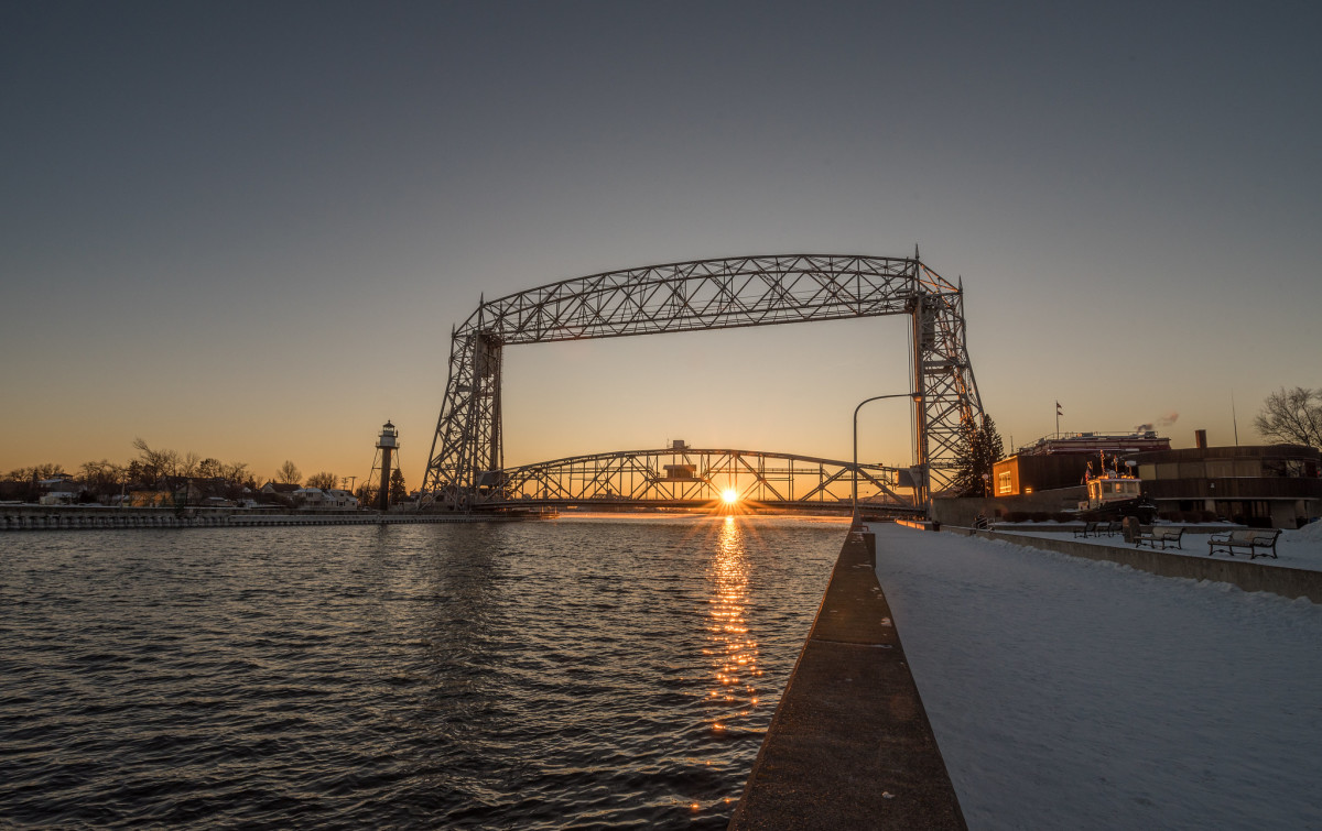 Duluth S Aerial Lift Bridge Working Again After Being Stuck Due To