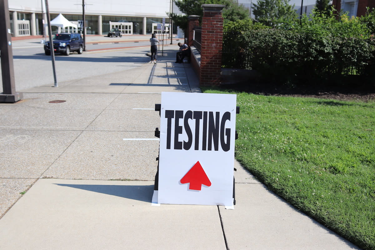 covid 19 testing site sign