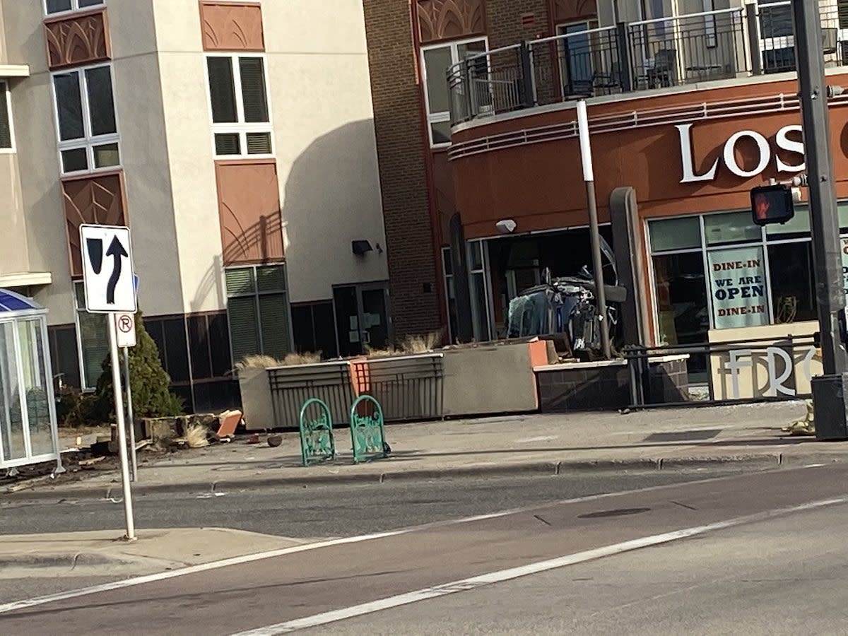Video Vehicle Crashes Into St Paul Restaurant Bring Me The News