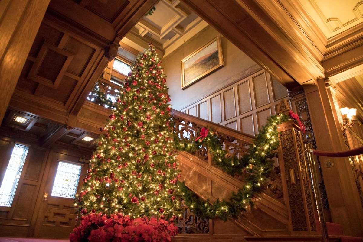 Glensheen Mansion reopening with 'Never Ending Christmas' Bring Me