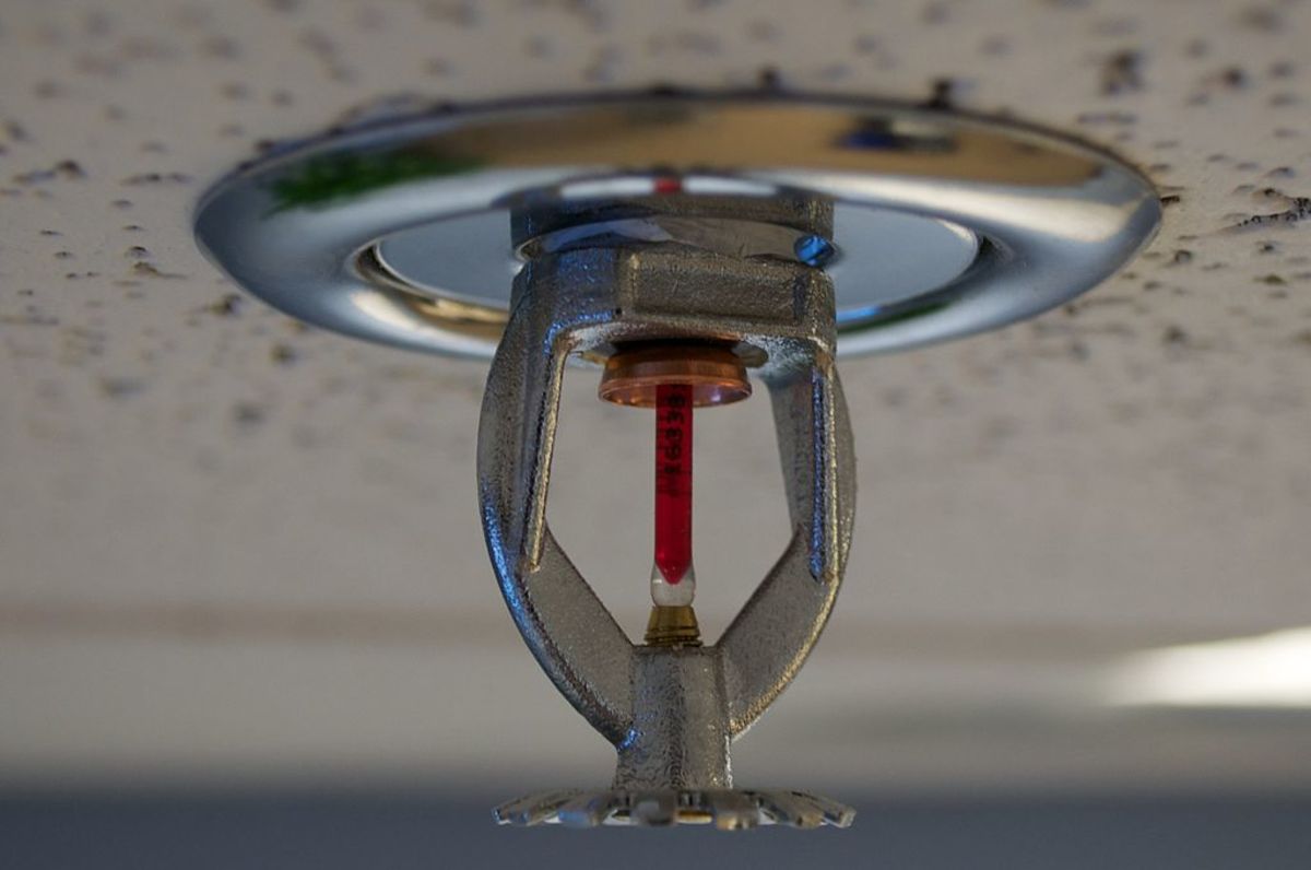 1024px-Fire_sprinkler_roof_mount_side_view