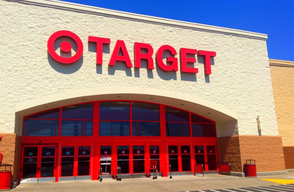 target-extends-2-an-hour-pay-rise-for-store-workers-during-pandemic