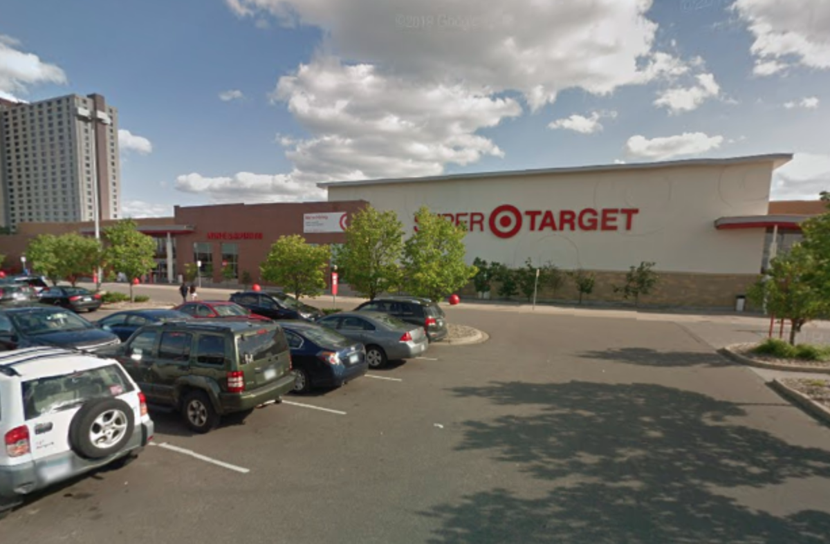 Police respond to looters rushing Target, other stores in ...