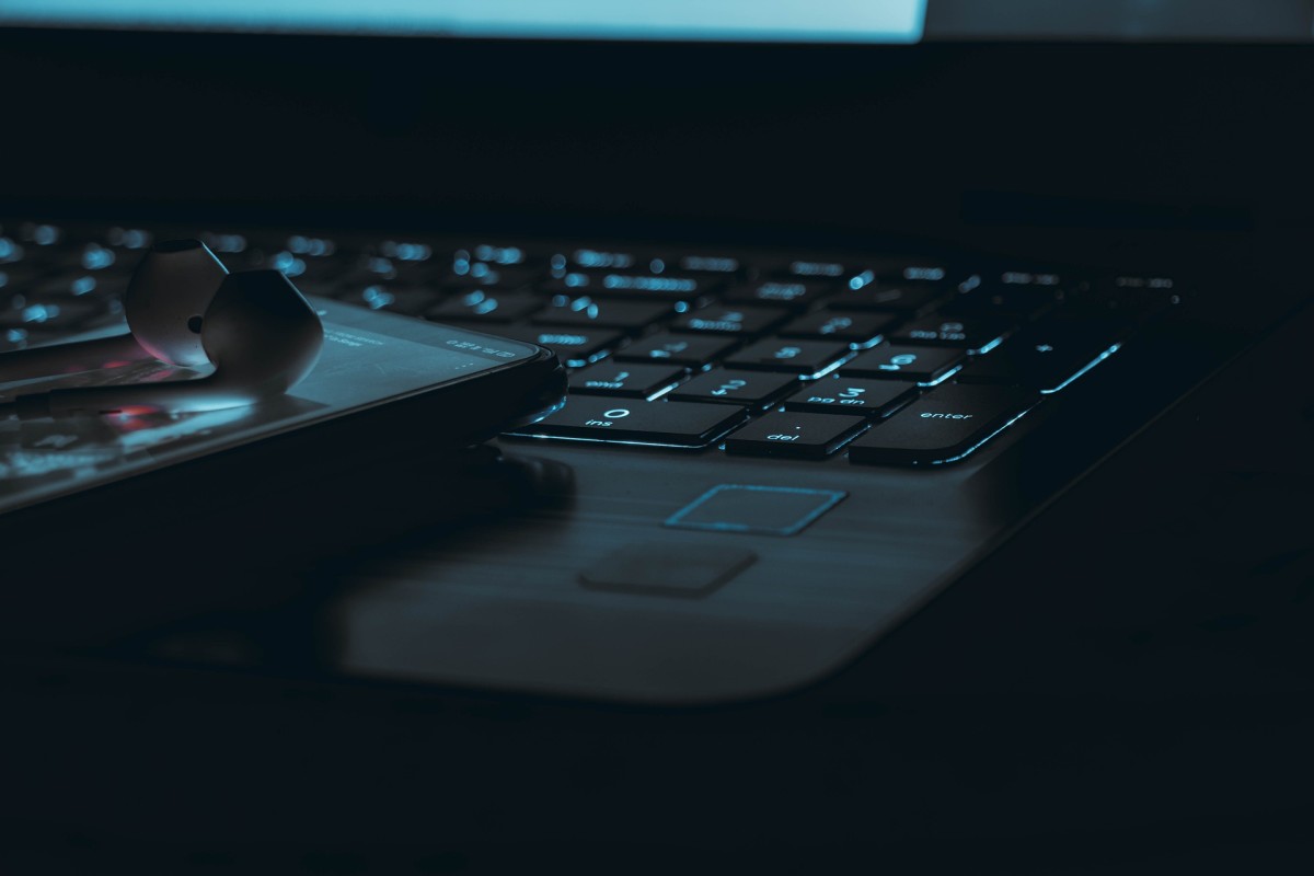 Pixabay laptop keyboard phone dark