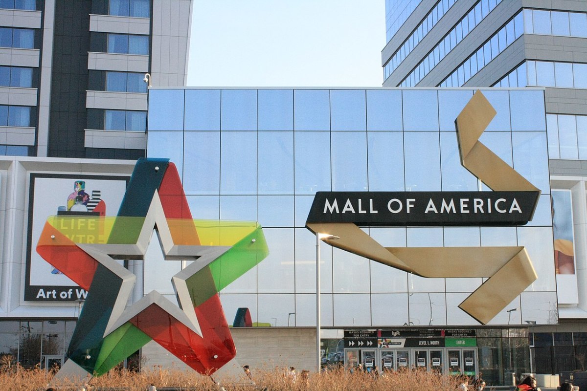 Bloomington, Minnesota: Mall of America colors in some new