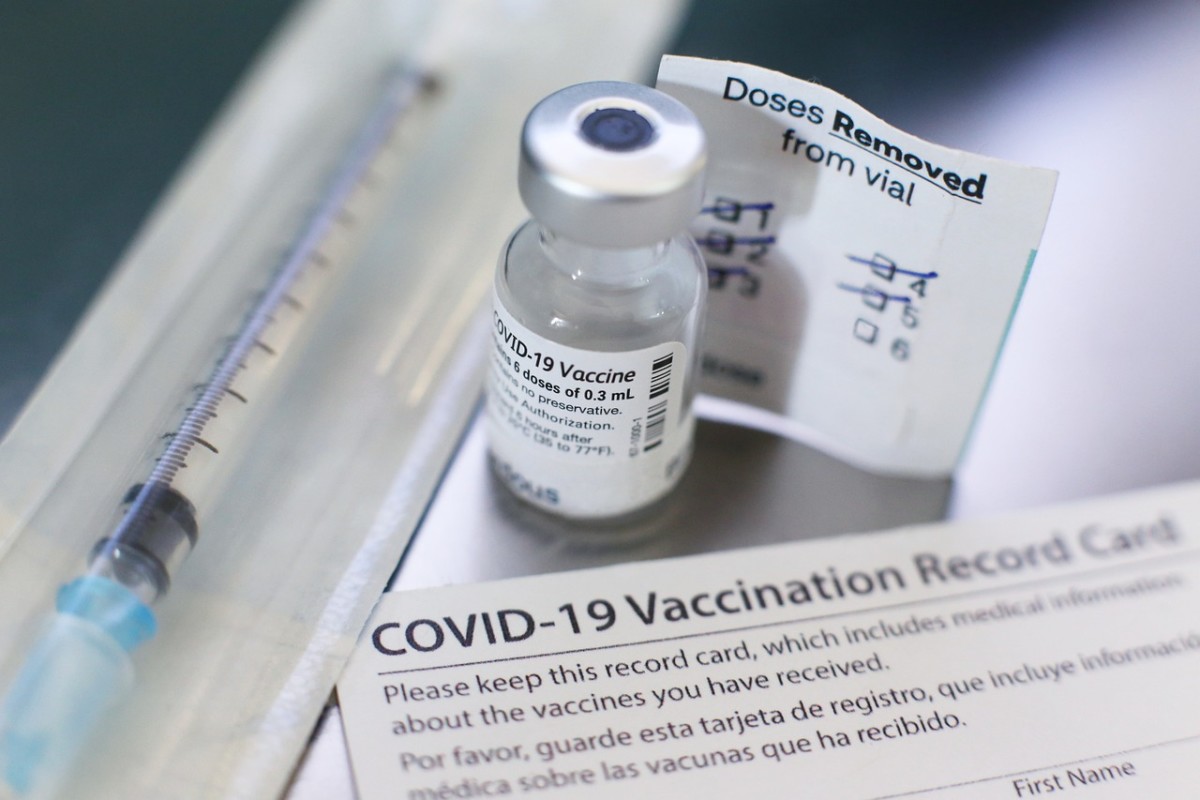 pixabay - covid vaccine record card