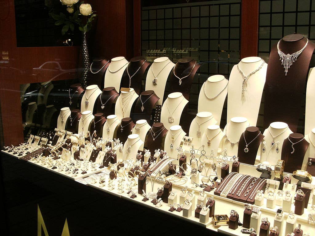 Three men sentenced after violently robbing south Minneapolis jewelry store in 2019 - Vimarsana News