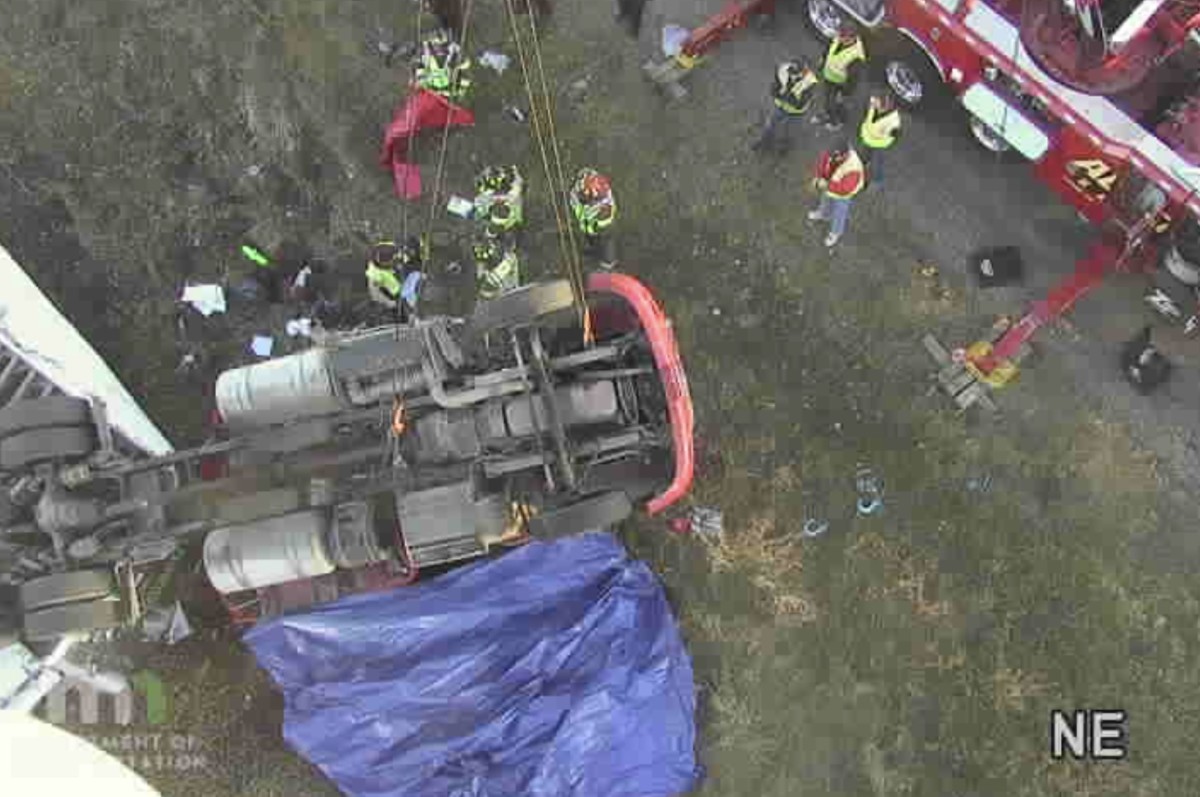 At least one killed in rollover crash on I494 in Eden Prairie Bring