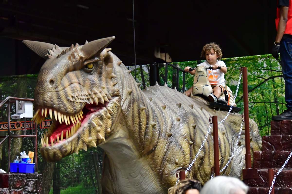 100 'lifelike' dinosaurs coming to Minneapolis Convention Center this