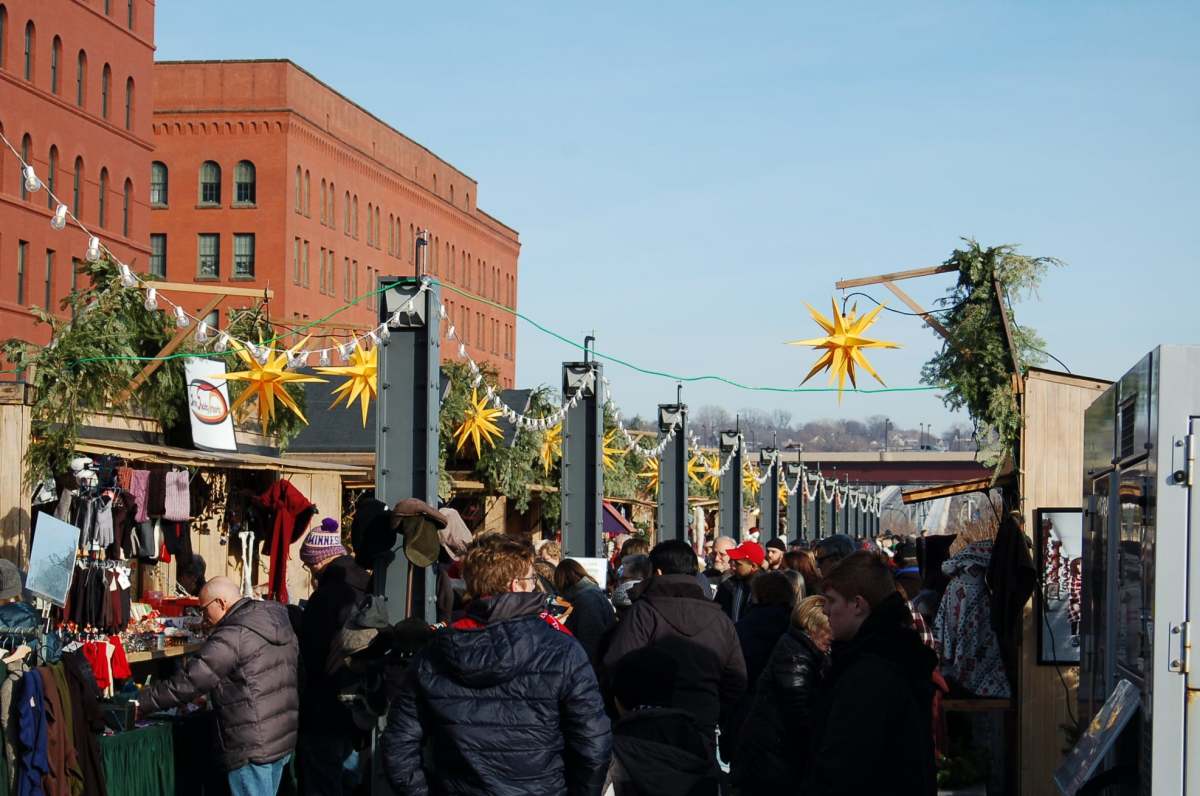 Woodbury Common Kicks Off Holiday Season With Extended Hours (& Santa!)