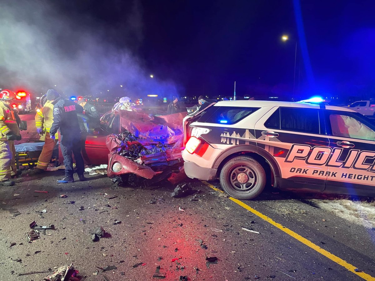 Police Suspected drunk driver crashes into squad car, injures officer Bring Me The News