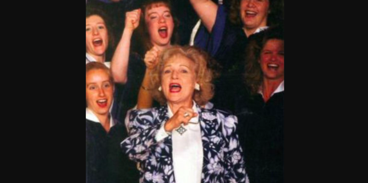 Betty White with St. Olaf College students
