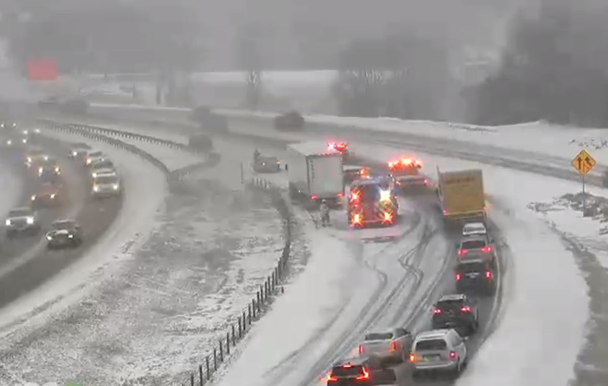 Bands of snow causing problems on Twin Cities roads Monday morning ...