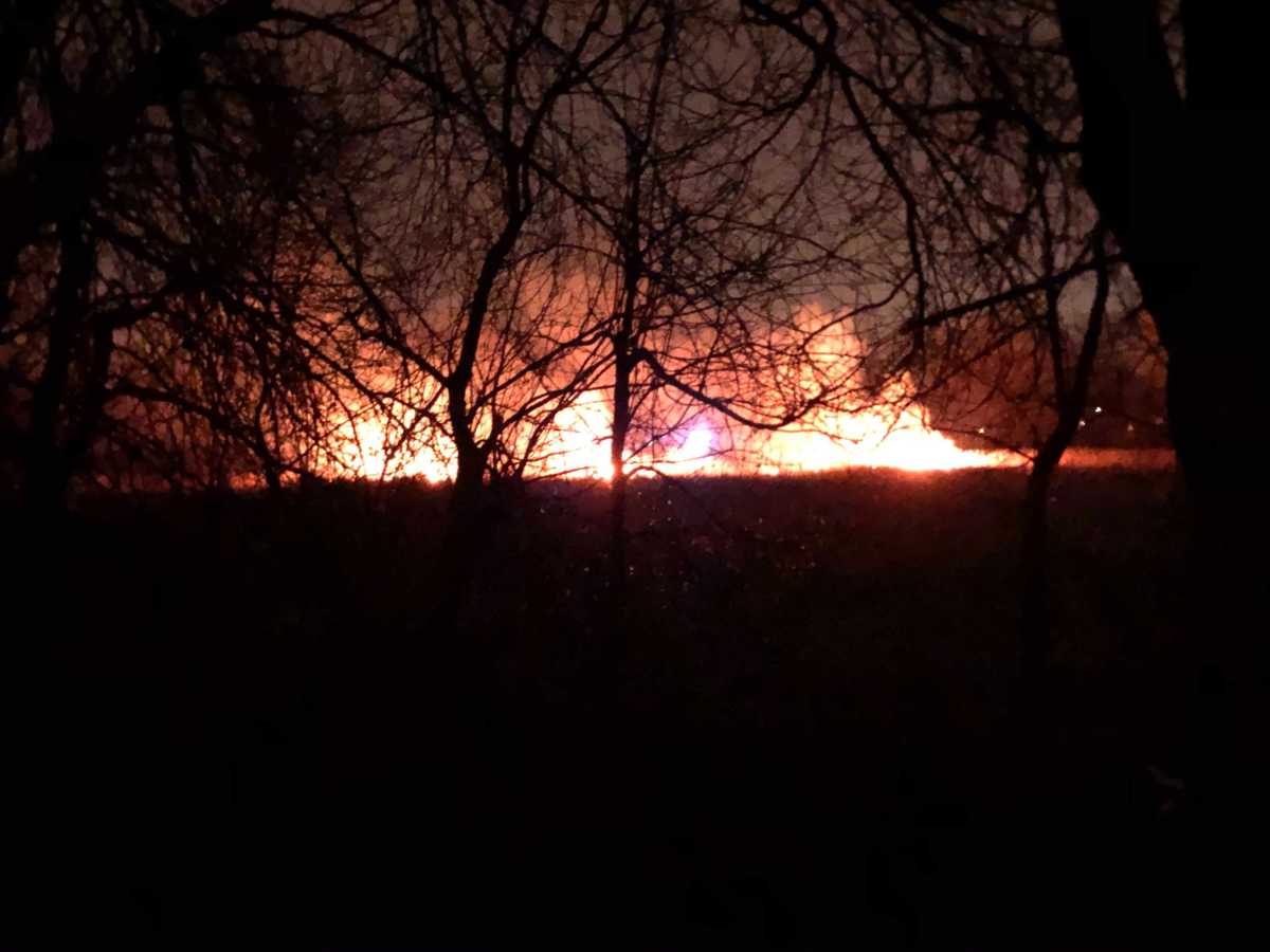 Huge cattail marsh fire breaks out at Veterans Park in Richfield