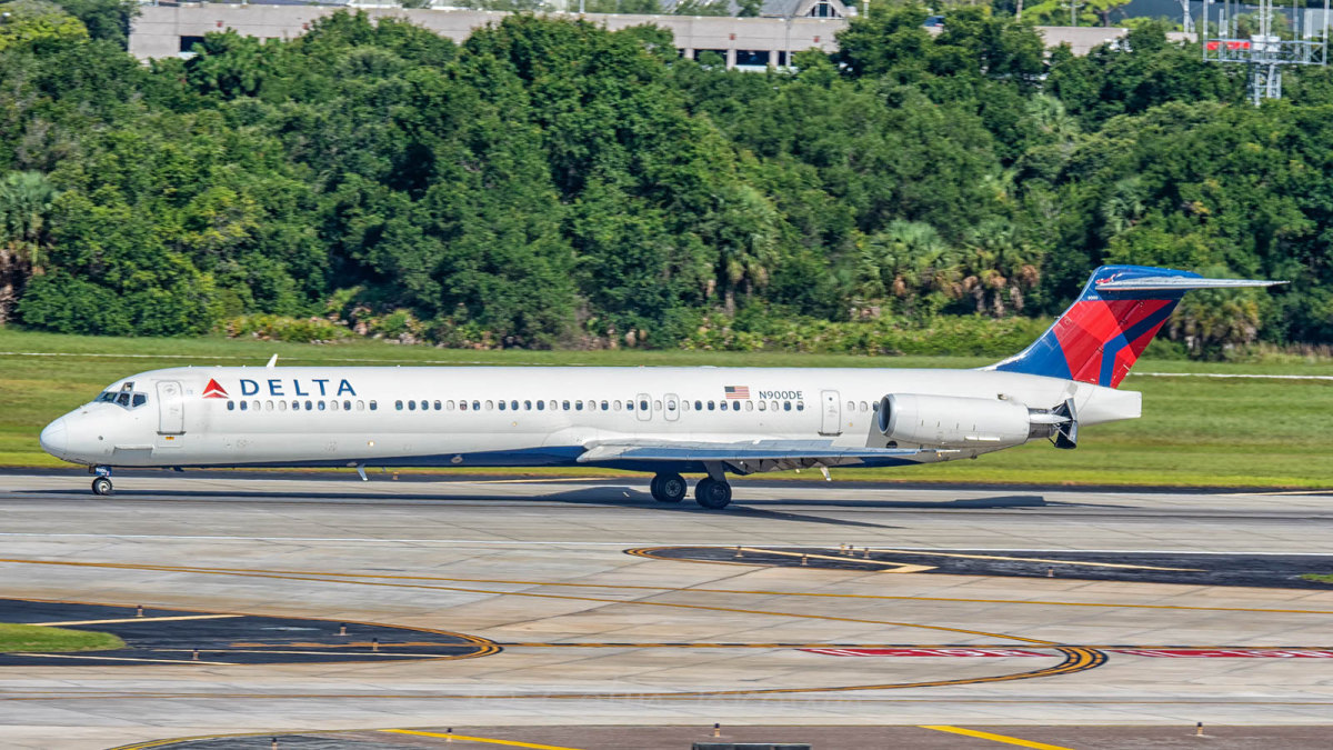 Flickr - Delta air lins plane - Colin Brown Photography