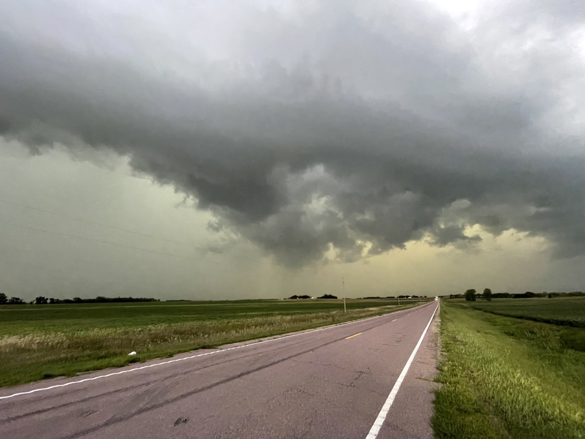 Severe thunderstorm watch: Large hail, 65 mph winds, tornadoes possible ...