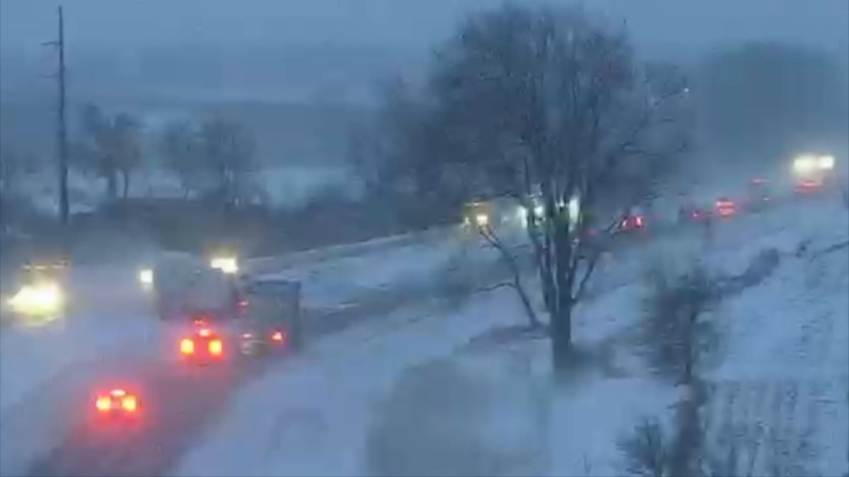 semis-jackknife-on-i-35-near-faribault-closing-northbound-lanes