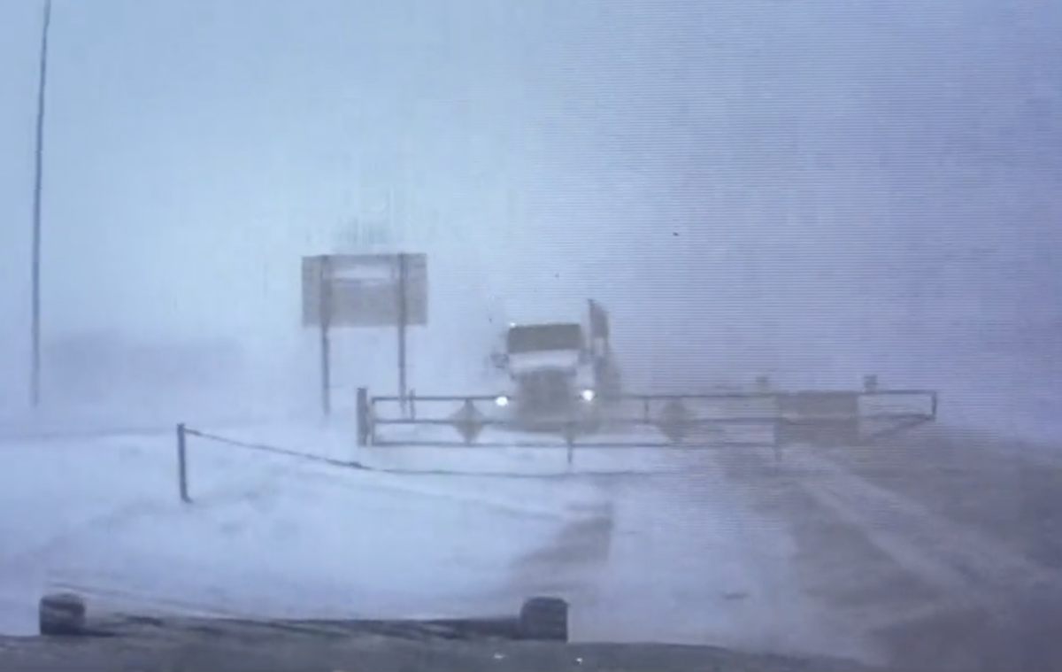 watch-semi-slams-through-closure-gate-on-i-94-during-snowstorm-in