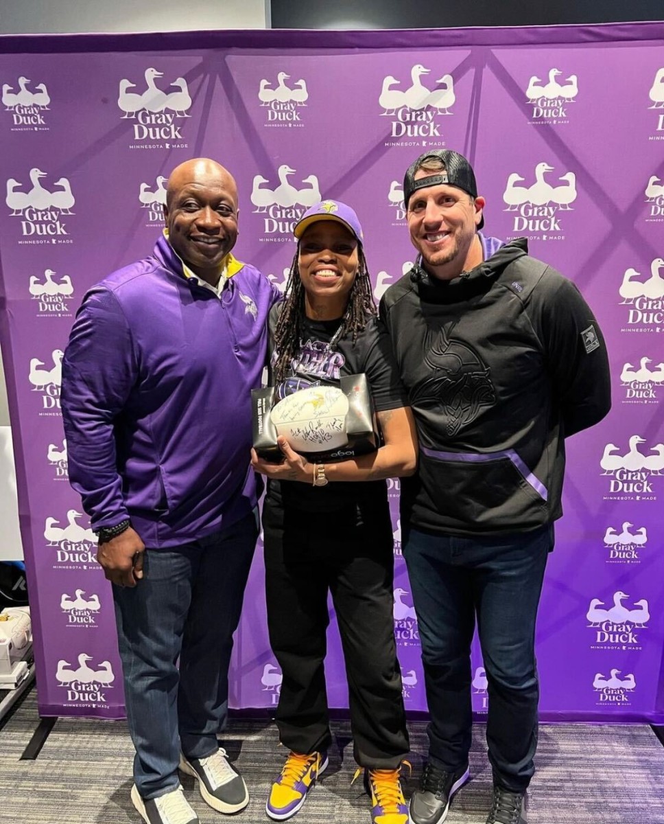 Vikings reward woman who gave her shoes to homeless man in