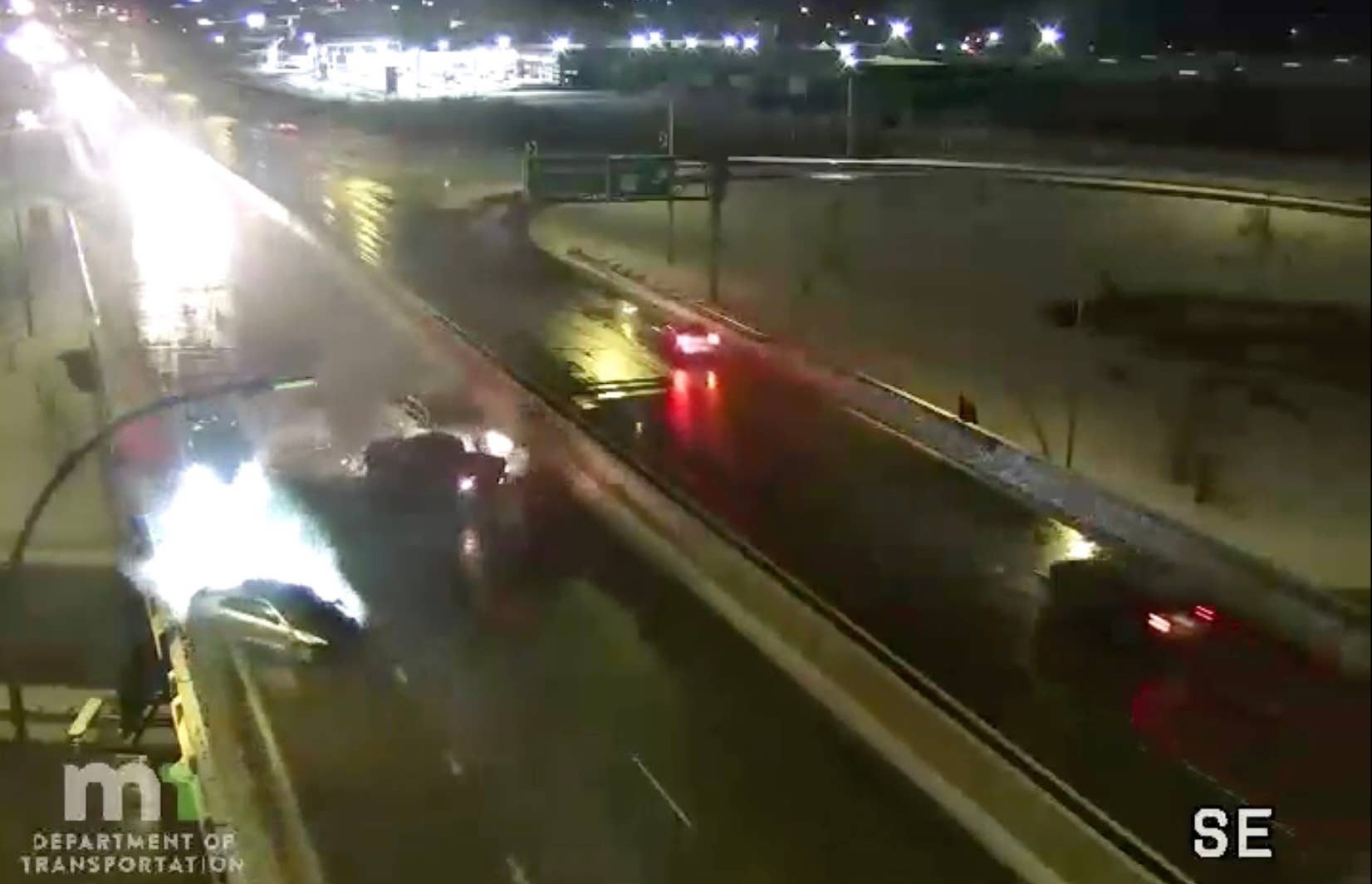 Watch: Slick Minnesota roads results in pileup in Maplewood - Vimarsana News