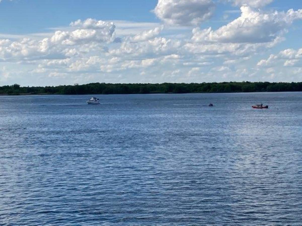 USS Minneapolis-St. Paul crew saves boater on US-Canada border