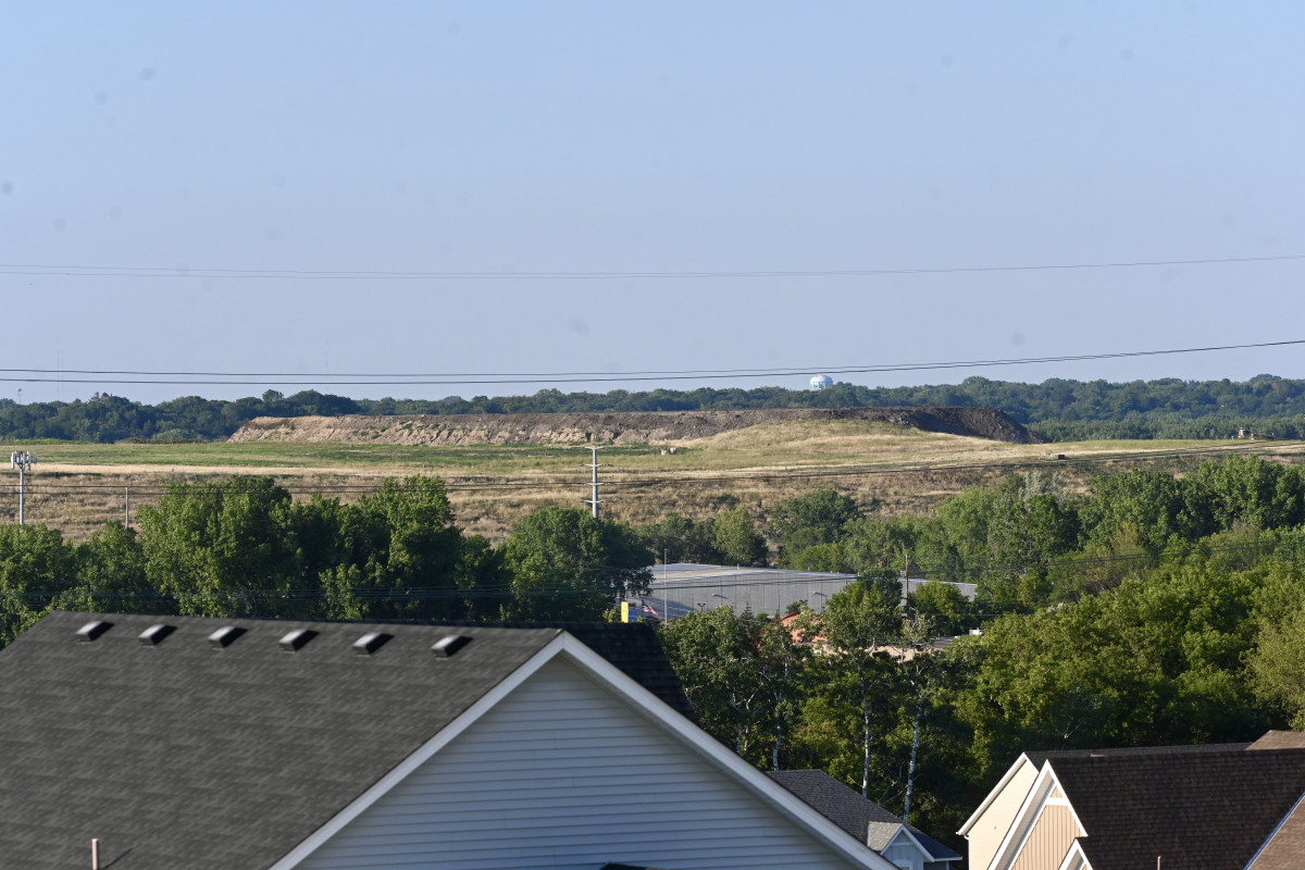 The Burnsville Sanitary Landfill rises in the skyline beyond the Rose Bluff neighborhood in Savage, Minn. on Monday, Aug. 1, 2022. Photo by Christine Schuster | Bring Me The News.