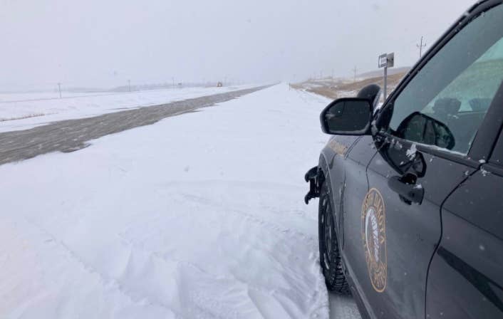 Dangerous travel in North Dakota, Minnesota as blizzard rages - Vimarsana News