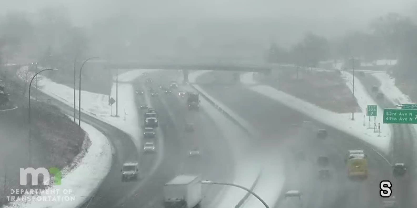 Almost 400 crashes, spinouts as snow hits Minnesota - Vimarsana News