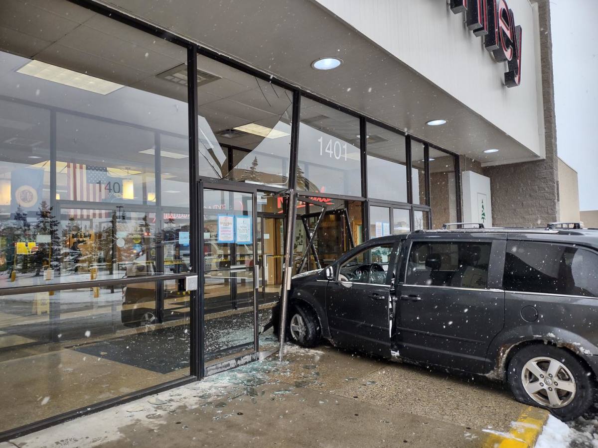 Bemidji PD: Suspect reported 'breakdown' before fleeing, driving into Paul Bunyan Mall - Bring