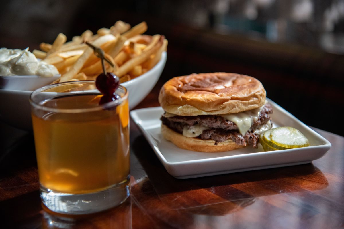 Parlour Bar and its smash burger is headed to Excelsior - Bring Me The News